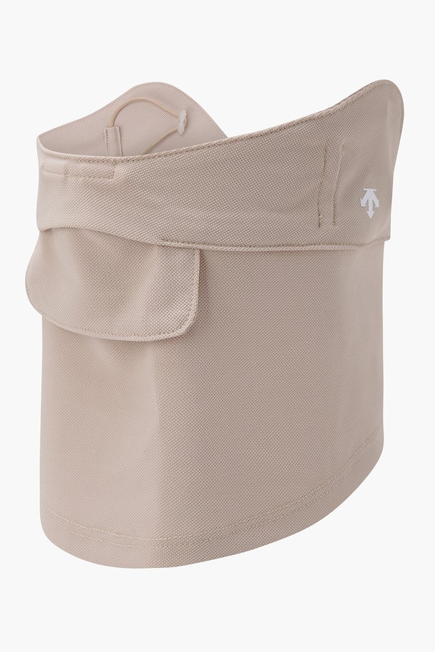 여성 메쉬 페이스 마스크 (DP22WFCM41)는 골프룩에 어울리는 미니멀, 캐주얼, 스포티 스타일의 마스크입니다. 시원한 냉감 기능을 제공하며, 코 부분 와이어 내장으로 편안한 착용감을 선사합니다. 무지 디자인에 BWTG, SKNG 색상으로 구성되어 다양한 스타일에 매치하기 좋습니다. 폴리에스터 소재의 메쉬 안감으로 통기성을 높였으며, 가로 61.5cm, 세로 17cm의 FR 사이즈로 제작되었습니다. 제품 구성은 마스크 1개입니다.
