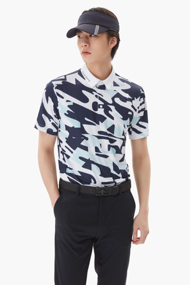 남성 패턴 포인트 반팔 티셔츠 (DP12MFTS24)는 시원한 여름철, 스포티한 스타일을 연출하는 남성용 반팔 티셔츠입니다. 변형 까뮤 패턴 디자인이 돋보이며, 폴리에스터, 폴리우레탄, 나일론 혼방의 폴리스판 소재를 사용하여 시원한 냉감 터치감을 제공합니다. 레귤러핏 라운드넥 디자인으로 편안한 착용감을 선사하며, 골프 및 일상에서 활용 가능한 실용적인 아이템입니다. BLKG, MNTG 두 가지 컬러로 출시되어, 다양한 스타일 연출이 가능합니다.
