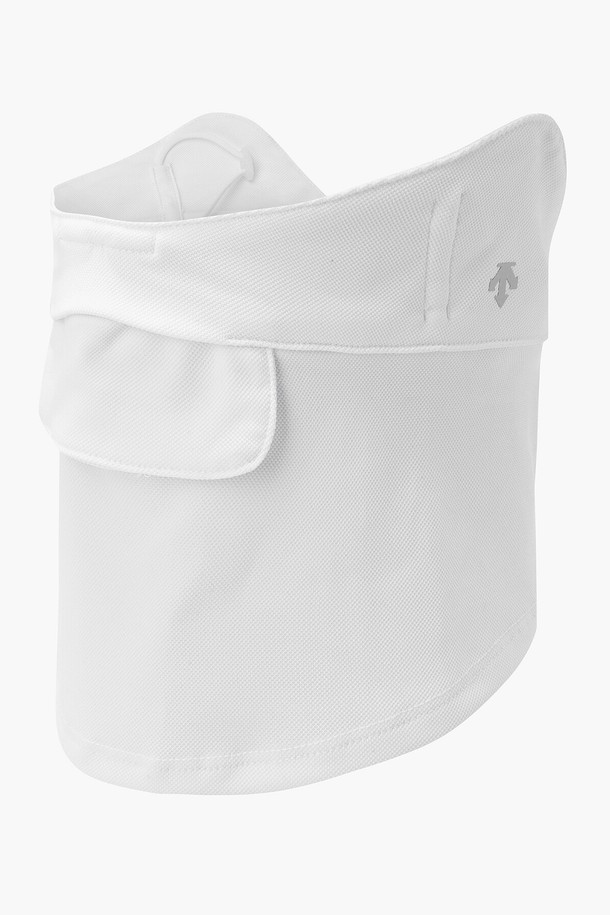 **여성 메쉬 페이스 마스크 (DP22WFCM41)**

시원한 착용감의 여성 메쉬 페이스 마스크입니다. 겉감은 냉감 원단으로 제작되었으며, 안감은 통기성이 뛰어난 메쉬 원단을 사용하여 쾌적한 사용감을 선사합니다. 코 부분에는 와이어가 내장되어 편안한 착용감을 제공하며, 일상 및 가벼운 산책룩, 동네 마실룩 등 캐주얼하고 미니멀한 스타일에 잘 어울립니다. BWTG, SKNG 두 가지 색상으로 출시되었으며, 2024년 1월에 한국에서 생산되었습니다. FR 사이즈로 만나보세요.
