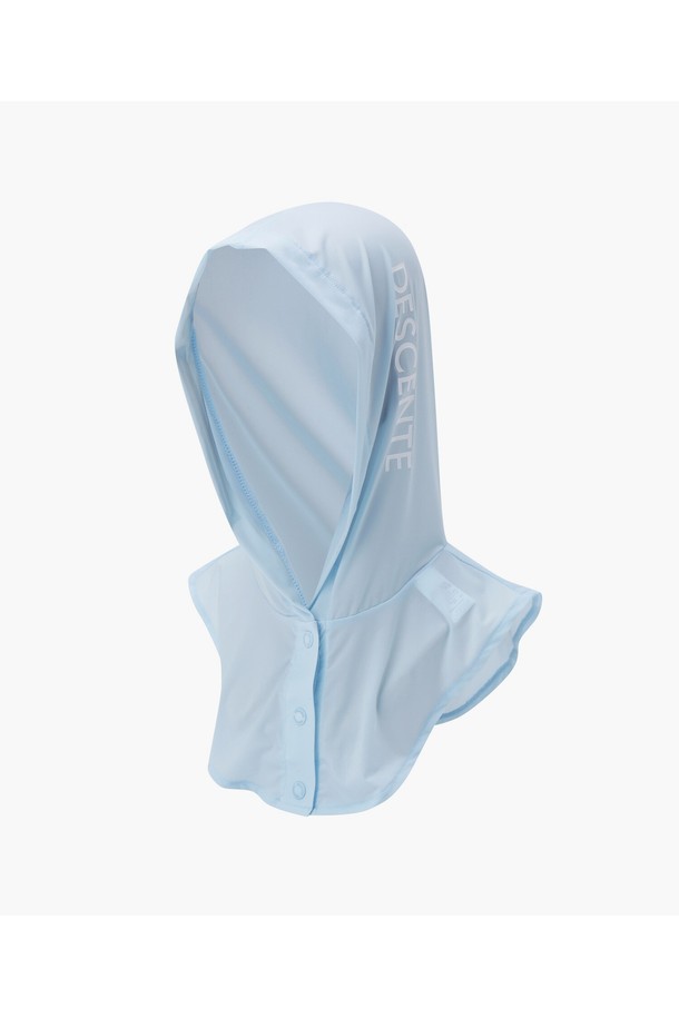 여성 냉감 후드 (DP22WFCM46)는 여름철 스포츠 및 골프 활동에 적합한 여성용 후드입니다. 나일론과 폴리우레탄 혼방 소재로 제작되어 얇고 시원한 착용감을 제공하며, 냉감 기능과 자외선 차단 기능으로 쾌적한 야외 활동을 돕습니다. 무지 디자인에 BWTG, LBLG 두 가지 색상으로 출시되어 다양한 스타일 연출이 가능합니다. 가볍고 통기성이 뛰어나 쿨링 효과를 제공하며 야외 활동 시 자외선으로부터 피부를 보호해 줍니다.
