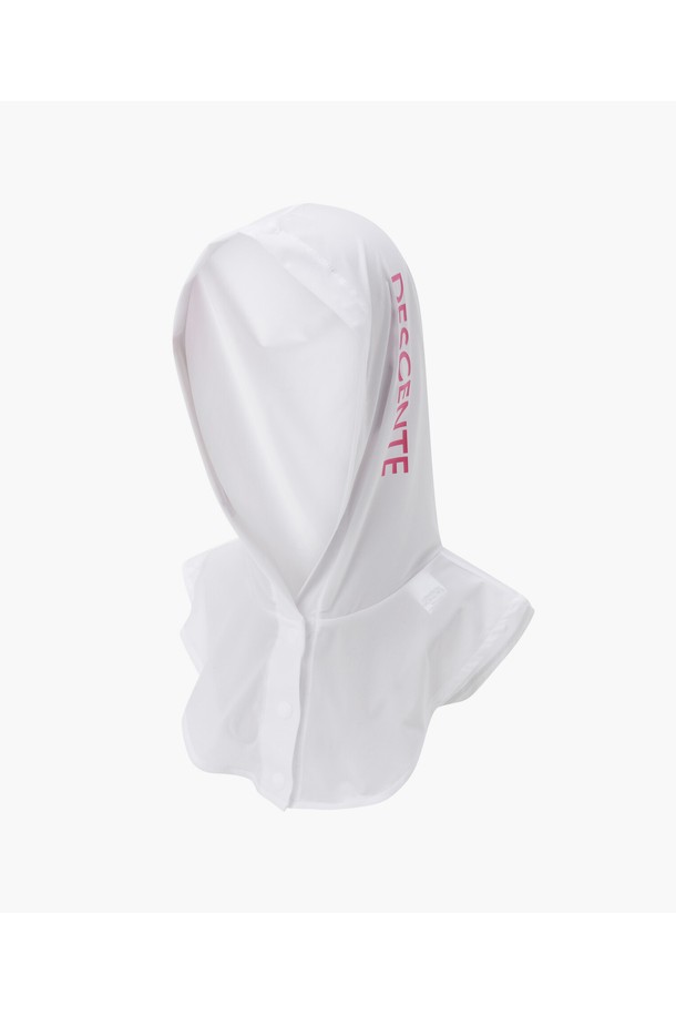 여성 냉감 후드 (DP22WFCM46)는 여름철 골프 및 스포츠 활동에 적합한 여성용 후드입니다. 나일론과 폴리우레탄 혼방 소재로 제작되어 얇고 시원한 착용감을 제공하며, 냉감 기능으로 쾌적함을 유지합니다. 자외선 차단 기능을 갖춰 강한 햇빛으로부터 피부를 보호해주며, 야외 라운딩 시에도 안심하고 착용할 수 있습니다. 무지 디자인으로 다양한 상의와 코디가 용이하며, BWTG, LBLG 두 가지 컬러로 출시되었습니다.
