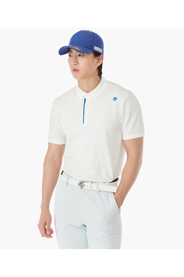 남성 플렉스핏 볼캡 (DP22MFCP42)은 폴리에스터 소재의 모자로, 골프룩에 잘 어울리는 캐주얼, 미니멀, 스포티 스타일의 아이템입니다. 사계절 착용 가능하며, 챙 넓이는 7.8cm입니다. 플렉스핏 기능으로 편안한 착용감을 제공하며, 폴리 에어저지 원단을 사용하여 통기성을 높였습니다. 캡 측면에 와펜 포인트를 더해 디자인의 완성도를 높였습니다. BBLG, BLKG, BWTG 세 가지 컬러로 제공됩니다.
