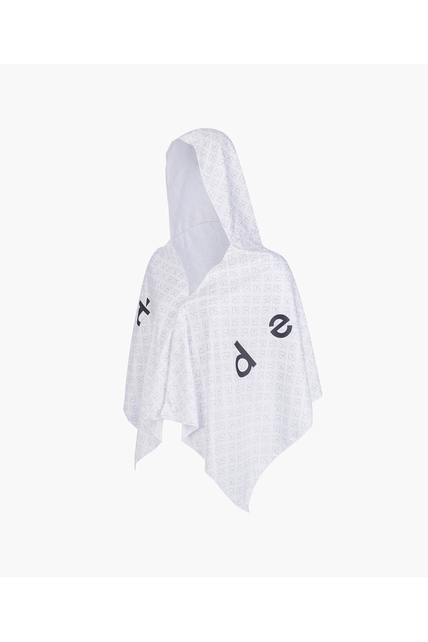 여성 어깨 커버 냉감 후드 (DP21WFCM61)는 여름철 골프 라운딩과 휴가, 바캉스룩에 적합한 아이템입니다. 얇고 시원한 폴리에스테르 소재로 제작되어 쾌적한 착용감을 선사하며, 자외선 차단 기능으로 태닝 걱정을 덜어줍니다. 어깨를 덮는 디자인과 후드 일체형으로 햇빛으로부터 더욱 효과적으로 보호하며, 무지 디자인으로 스포티, 미니멀, 캐주얼 스타일 모두 연출 가능합니다. 블랙(BK00)과 화이트(WH00) 두 가지 색상으로 출시되었으며, FR 사이즈로 만나보실 수 있습니다.
