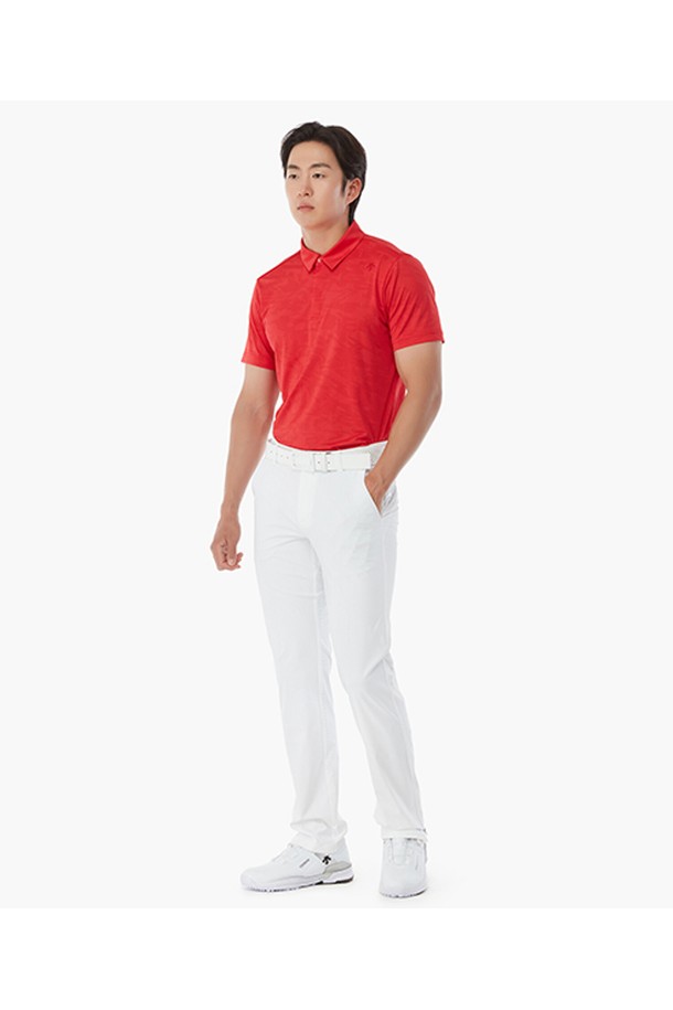 남성 타공 슬림핏 팬츠 (DP22MFPT51)는 시원한 여름 라운딩을 위한 골프 팬츠입니다. 발수 기능과 4WAY 스트레치 소재로 활동성을 높였으며, 통기성과 벤틸레이션 기능을 더해 쾌적한 착용감을 제공합니다. 슬림핏 디자인에 타공 패턴과 로고 디테일로 스포티한 스타일을 연출합니다. 폴리에스테르와 폴리우레탄 혼방 소재로 제작되었으며, 얇은 두께감과 쿨링 촉감이 특징입니다. 제조국은 베트남입니다.
