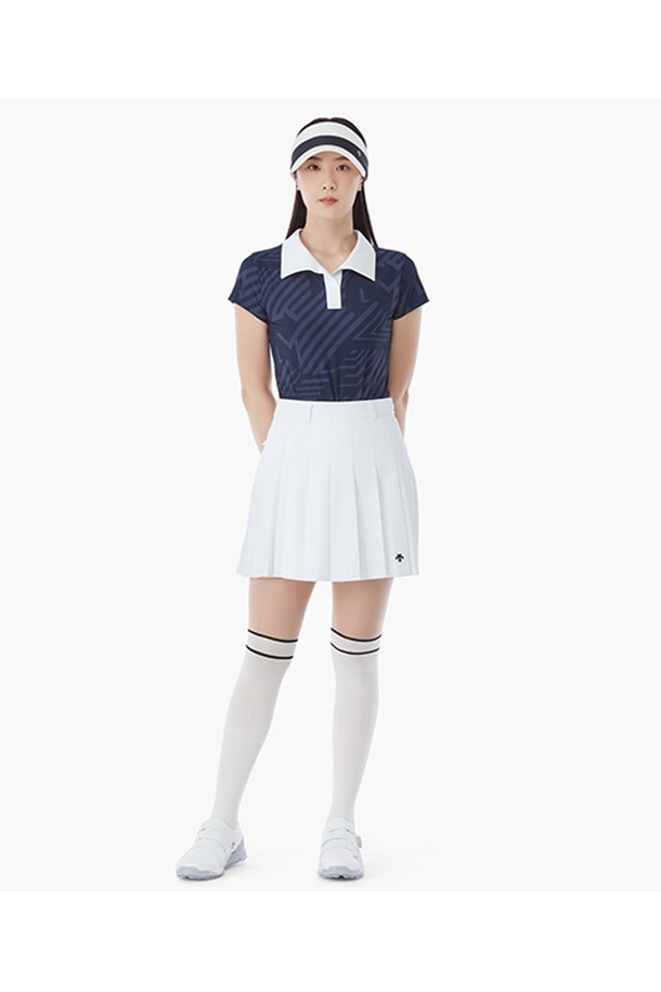 여성 밴드형 플리츠 스커트 (DP22WFSK43)는 시원한 여름철 골프 라운딩을 위한 스포티한 무드의 플리츠 스커트입니다. 발수, 스트레치, 냉감 기능을 갖춘 폴리에스터와 폴리우레탄 혼방 소재로 제작되어 쾌적한 착용감을 제공합니다. 허리 밴드 타입으로 편안하게 착용 가능하며, 앞판 맞주름과 뒷판 전체 플리츠 디자인으로 활동성을 높였습니다. BBLG, BWTG, LMTG 세 가지 컬러로 출시되어 다양한 골프룩 연출에 활용할 수 있습니다. 레귤러핏으로 스포티하면서도 미니멀한 스타일을 완성합니다.
