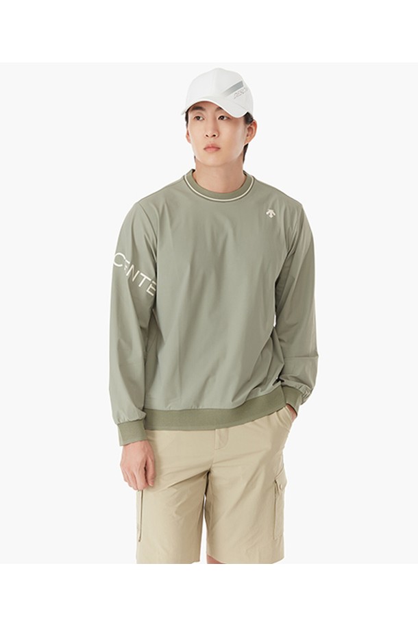 남성 트리코트 맨투맨 티셔츠 (DP12MFTL32)는 골프 및 일상생활에서 활용하기 좋은 남성용 상의입니다. 고신축 나일론 스판 트리코트 소재로 제작되어 부드러운 촉감과 뛰어난 신축성을 제공합니다. 라운드넥, 긴소매, 레귤러핏 디자인으로 스포티하고 미니멀한 스타일을 연출하며, 봄, 가을 시즌에 적합합니다. 무지 디자인에 BLKG, KHAG 두 가지 색상으로 출시되어 다양한 코디에 활용하기 좋습니다. 레귤러 기장의 상의로, 편안한 착용감을 선사합니다.
