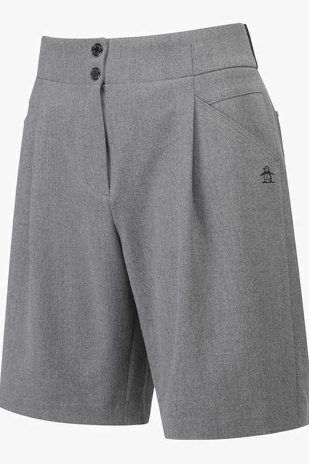 세련된 여성 원턱 5부 팬츠입니다. 부드러운 폴리에스터, 레이온, 폴리우레탄 혼방 소재로 제작되어 편안한 착용감을 선사합니다. 클래식하고 미니멀한 디자인으로 골프는 물론 일상에서도 멋스럽게 연출할 수 있습니다. 허리 뒷밴딩과 투버튼 스타일, 원턱 디테일이 편안함과 스타일리시함을 동시에 제공하며, 레귤러핏으로 제작되어 활동성을 높였습니다. 시원한 여름철, 그레이 컬러의 5부 팬츠로 다양한 스타일을 완성해보세요.
