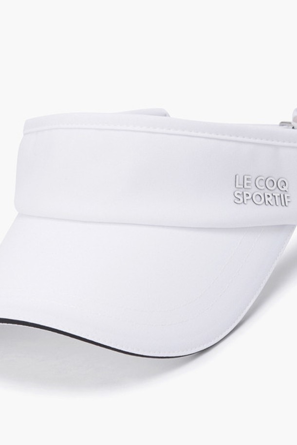 남성 로고 썬바이저 (GP121MSV31)는 골프룩을 위한 캐주얼, 미니멀, 스포티 스타일의 썬바이저입니다. 화이트와 블랙 두 가지 색상으로 출시되었으며, 가볍고 신축성 있는 폴리에스터와 폴리우레탄 혼방 소재로 제작되어 여름철에도 쾌적하게 착용할 수 있습니다. 8cm의 와이드 챙이 햇빛을 효과적으로 차단하며, 로고 프린트 디자인으로 포인트를 더했습니다. 벨크로 타입으로 사이즈 조절이 가능하며, UV 차단 기능으로 자외선으로부터 피부를 보호합니다.
