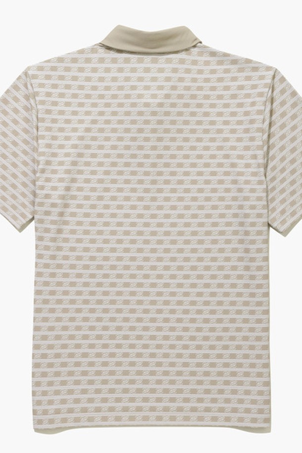 남성 패턴 반팔 티셔츠 베이지(MQ121MTS34)는 여름철 골프 및 일상생활에서 활용하기 좋은 남성용 반팔 티셔츠입니다. 베이지와 화이트 컬러로 출시되었으며, 폴리에스터와 폴리우레탄 혼방 소재로 제작되어 얇고 통기성이 우수합니다. 레귤러 핏에 카라넥 디자인, 스트라이프 및 로고 패턴, 반소매 기장으로 스포티하고 베이직한 스타일을 연출합니다. 요철감 있는 촉감으로 착용감을 높였으며, 미니멀하고 캐주얼한 골프룩을 완성할 수 있습니다.
