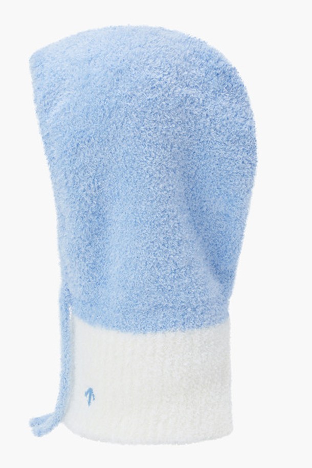 여성 탁텔 바라클라바 (DP42WFWMO8)는 겨울철 스포츠 및 아웃도어 활동에 적합한 여성용 바라클라바입니다. 부드러운 촉감의 탁텔 폴리에스터 소재로 제작되어 보온성을 높였으며, 깊은 모자 깊이로 얼굴 전체를 따뜻하게 감싸줍니다. 무지 디자인에 아이비그린(IVYG)과 라이트블루그레이(LBLG) 두 가지 색상으로 출시되어 겨울 데일리룩, 등산룩, 캠핑룩 등 다양한 스타일에 활용할 수 있습니다. 캐주얼, 미니멀, 고프코어 스타일을 즐겨 입는 여성에게 추천하는 겨울 필수템입니다.
