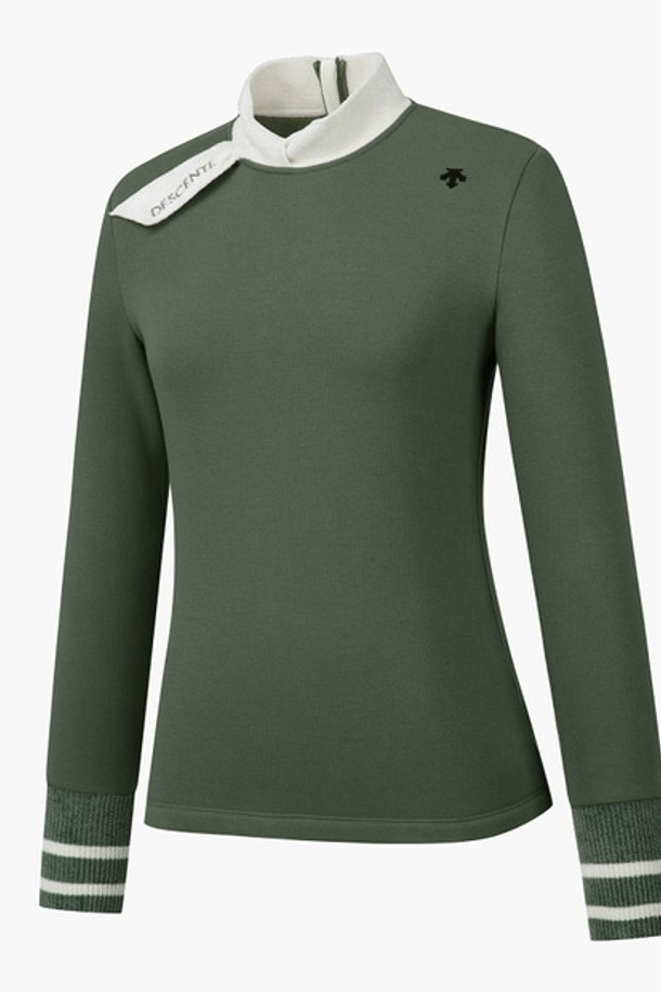 여성 넥변형 밍크기모 티셔츠 (DP42WFTLO9)는 부드러운 밍크 기모 안감으로 뛰어난 보온성을 제공하는 여성용 티셔츠입니다. 터틀넥 디자인으로 목을 따뜻하게 감싸주며, 넥과 소매단에 셔닐사를 사용하여 고급스러운 포인트를 더했습니다. 벨로아 디테일이 돋보이는 이 티셔츠는 마치 머플러를 착용한 듯한 효과를 주어, 겨울철 스포티, 클래식, 미니멀 스타일의 골프룩 또는 데일리룩에 활용하기 좋습니다. 폴리에스터, 면, 폴리우레탄, 울, 나일론을 혼방하여 부드러운 촉감과 레귤러핏을 선사하며, 긴 소매 기장으로 따뜻함을 더했습니다. 무지 디자인으로 다양한 하의와 매치하여 폭넓은 스타일을 연출할 수 있습니다.
