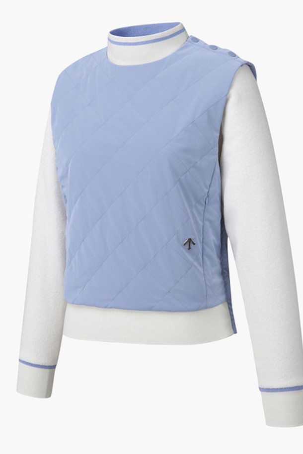 **여성 하이브리드 방풍 스웨터 (DP42WFKPO3)**는 골프 및 겨울 데일리룩에 적합한 여성용 상의입니다. 스포티하고 미니멀한 스타일로, 가을과 겨울 시즌에 착용하기 좋습니다. 폴리에스터, 레이온, 울, 나일론, 폴리우레탄 등 다양한 소재가 혼합되어 제작되었으며, 하이넥 디자인과 레귤러 핏을 갖추고 있습니다. 두꺼운 두께감과 안감, 그리고 방풍 기능으로 추운 날씨에도 따뜻하게 활동할 수 있습니다. 무지 패턴의 긴소매 스웨터로, 하이브리드 디자인과 폴리에스터 충전재가 특징입니다.
