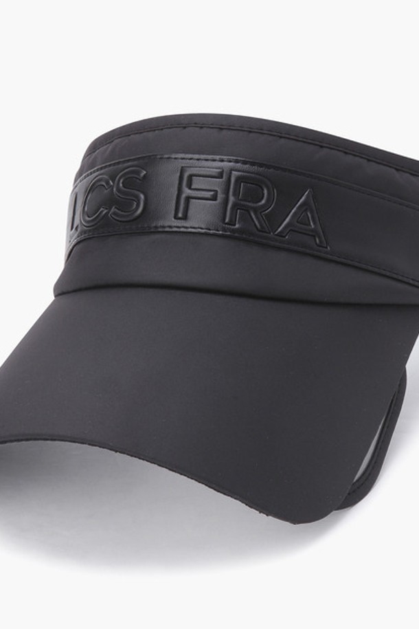 남성 슬라이드챙 썬바이저 (GP221MSV41)는 골프, 일상, 아웃도어 활동에 적합한 남성용 썬바이저입니다. 블랙과 화이트 두 가지 색상으로 출시되었으며, 폴리에스터 소재로 제작되어 부드러운 촉감을 선사합니다. 챙 넓이 8cm의 무지 디자인으로, 슬라이드 디테일과 루프 레터 로고가 특징입니다. 자외선(UV) 차단 기능과 사이즈 조절 기능이 있어, 미니멀, 캐주얼, 스포티한 스타일을 연출하기 좋습니다. 봄, 여름 시즌 골프룩 또는 휴가룩에 활용하기 좋은 아이템입니다.
