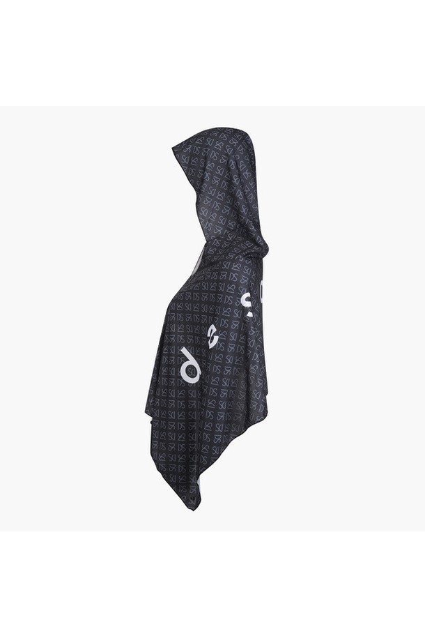 여름철 쾌적함을 선사하는 여성 어깨 커버 냉감 후드 (DP21WFCM61)입니다. 얇은 두께의 폴리에스테르 소재로 제작되어 시원한 착용감을 제공하며, 냉감 기능으로 더욱 쾌적하게 입을 수 있습니다. 어깨 커버 디자인과 자외선 차단 기능으로 태닝 걱정 없이 야외 활동을 즐길 수 있습니다. 스포티한 무드의 체크 패턴과 레귤러 핏으로 캐주얼한 스타일을 연출하며, 휴가룩과 여름 바캉스룩에 활용하기 좋습니다. 반소매 디자인으로 활동성을 높였으며, 숏 기장으로 경쾌한 느낌을 더했습니다.
