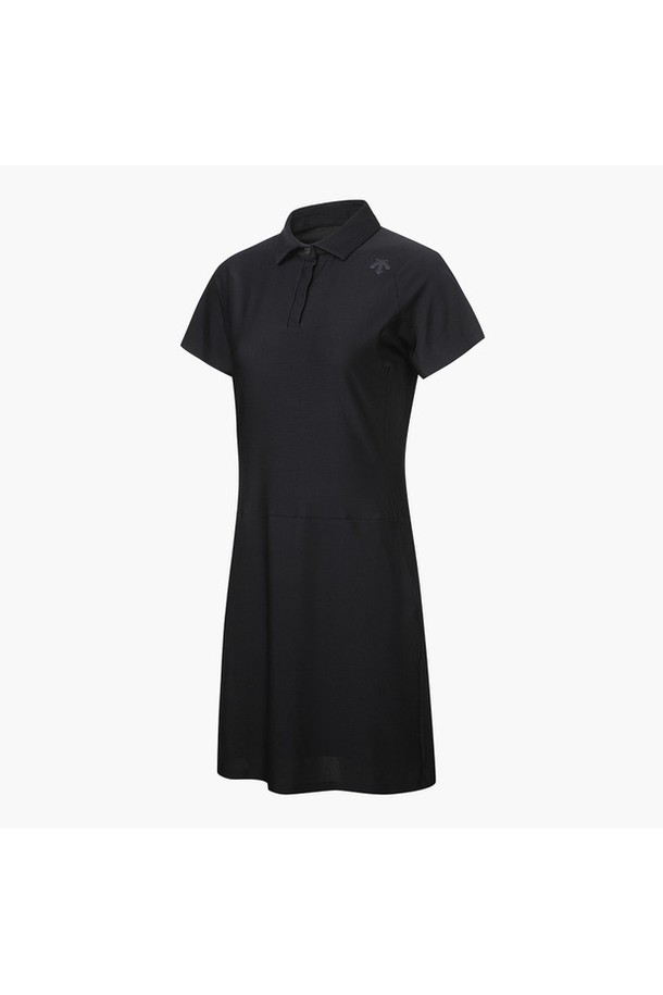 [g-arc collection] 여성 허니콤 트리코트 원피스 (DP21WFOP6B)는 여름철 휴가룩을 위한 스포티 & 미니멀 스타일의 원피스입니다. 폴리에스터와 폴리우레탄 혼방의 트리코트 소재로 제작되어 4WAY 스트레치 기능과 우수한 흡습, 속건, UV 차단 기능을 제공합니다. 허니콤 패턴과 카라 디자인, 반소매 기장이 특징이며, 일상복으로 활용하기 좋습니다. 시원하고 편안한 착용감을 선사하는 이 원피스는 활동적인 여성에게 최적의 선택입니다.
