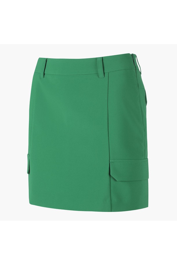 여성 카고 디테일 스커트 (DP12WFSK32)는 미니멀하고 스포티한 스타일을 추구하는 여성들을 위한 제품입니다. 골프 및 일상생활에서 모두 활용 가능한 디자인으로, 사계절 내내 착용할 수 있습니다. GRNG, LBGG 두 가지 색상으로 출시되었으며, 폴리에스터와 폴리우레탄 혼방 소재로 제작되어 신축성 있는 착용감을 제공합니다. 아웃포켓 디테일이 돋보이며, 무지 패턴으로 미니멀한 외관을 연출합니다. 카고 스커트 타입으로 활동성을 높였으며, 데일리룩과 골프룩 모두 활용하기 좋습니다.
