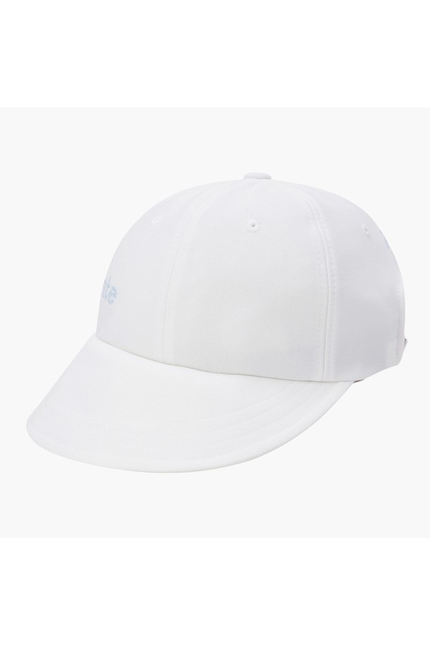 여성 레터 로고 변형캡 (DP12WFCP34)은 봄, 여름 시즌에 어울리는 여성 볼캡입니다. 캐주얼, 미니멀, 스포티한 스타일을 연출하기 좋으며, 여행룩, 휴가룩에 매치하기 좋습니다. 폴리에스터, 레이온, 폴리우레탄 혼방 소재로 제작되었으며, 자외선 차단 기능이 있습니다. 챙 넓이는 7.5cm이며, 옆선 디자인과 레터 로고 패턴이 특징입니다. BWTG, LBGG 두 가지 컬러로 만나보세요.
