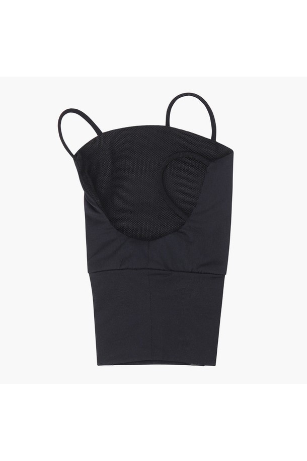 남성용 냉감 손등 덮개 (DP22MFCM41)는 여름철 골프 라운딩과 바캉스룩에 어울리는 미니멀하고 스포티한 스타일을 연출합니다. 시원한 착용감을 선사하는 나일론, 폴리에스터, 폴리우레탄 혼방 소재로 제작되었으며, 얇은 두께로 활동성을 높였습니다. 뛰어난 냉감 기능과 자외선 차단 기능을 갖춰 뜨거운 햇볕으로부터 손등을 효과적으로 보호합니다. 블랙과 화이트 두 가지 색상으로 출시되어 다양한 골프 의류와 코디네이션이 용이합니다.
