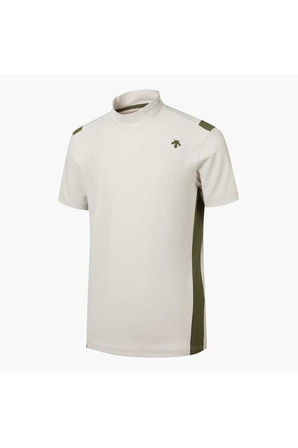 남성 모크넥 반팔 티셔츠 (DP12MFTS36)는 스포티한 스타일의 골프룩 연출에 적합한 제품입니다. 일본 수입 소재를 사용하여 부드러운 촉감과 잔잔한 조직감을 느낄 수 있으며, 흡습 및 신축성이 뛰어납니다. 레귤러 핏의 반소매 디자인으로 활동성을 높였으며, DNVG, LTBG, ORGG 세 가지 색상으로 출시되었습니다. 얇은 두께감과 모크넥 디자인, 배색 패턴이 특징입니다. 여름 시즌에 시원하고 편안하게 착용할 수 있습니다.
