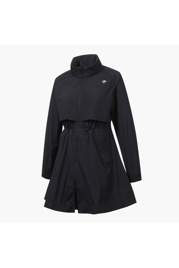 여성 경량 롱기장 사파리 (DP12WFBL35)는 봄, 여름 시즌 캐주얼 및 스포티 스타일을 연출하기 좋은 아우터입니다. 가볍고 시원한 나일론, 폴리우레탄, 폴리에스터 혼방 소재로 제작되어 골프 활동은 물론 일상에서도 편안하게 착용 가능합니다. 롱 기장과 레귤러핏으로 편안한 착용감을 선사하며, 등판 셔링 디자인과 메쉬 안감 디테일로 활동성을 높였습니다. 지퍼형 여밈 방식으로 간편하게 착용할 수 있으며, BLKG, DBEG 두 가지 컬러 옵션으로 제공됩니다. 미니멀한 디자인으로 다양한 스타일의 골프룩을 완성해보세요.
