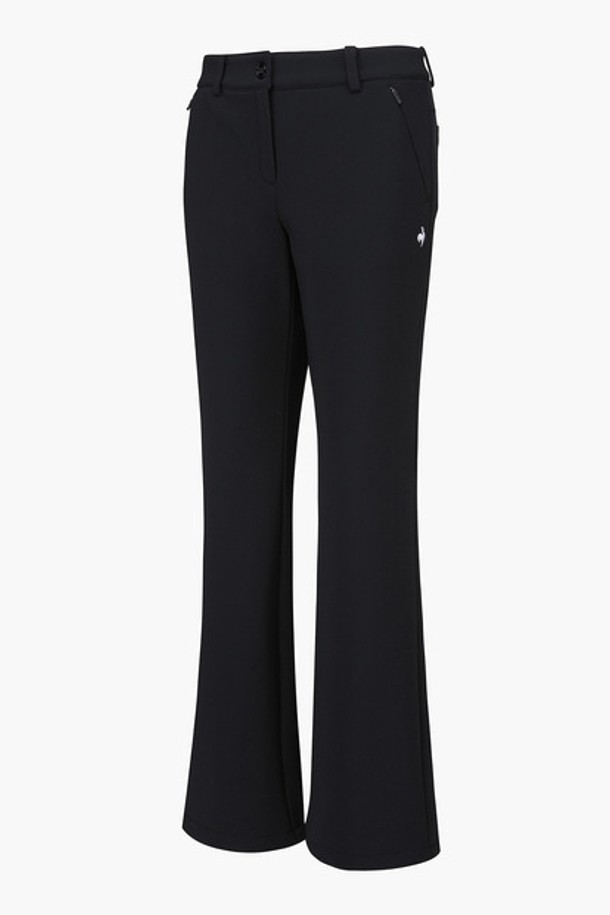 여성 기본 본딩 부츠컷 팬츠 (GP422LPTO2)는 골프, 일상 등 다양한 TPO에 활용 가능한 여성용 바지입니다. 블랙, 다크그린, 화이트 세 가지 색상으로 출시되었으며, 가을, 겨울에 적합한 두꺼운 두께감의 긴 기장 바지입니다. 부드러운 촉감의 나일론, 폴리에스터, 폴리우레탄 혼방 소재로 제작되었으며, 슬림핏 부츠컷 디자인으로 실루엣을 강조합니다. 안감은 본딩 처리되어 보온성을 높였으며, 허리 밴딩으로 편안한 착용감을 제공합니다. 클래식, 미니멀, 시크 스타일을 즐기는 분들께 추천합니다.
