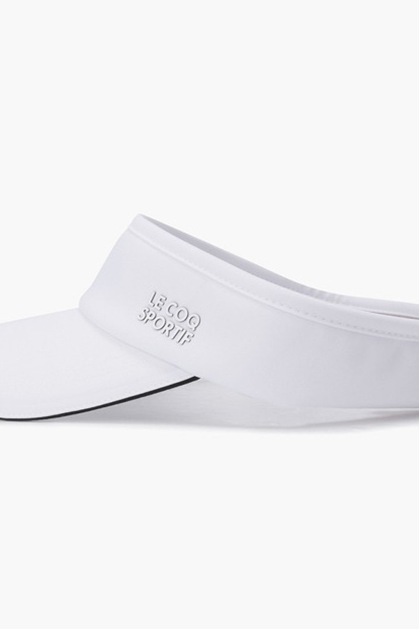 남성 로고 썬바이저 (GP121MSV31)는 골프룩을 위한 캐주얼, 미니멀, 스포티 스타일의 썬바이저입니다. 화이트와 블랙 두 가지 색상으로 출시되었으며, 가볍고 신축성 있는 폴리에스터와 폴리우레탄 혼방 소재로 제작되어 여름철에도 쾌적하게 착용할 수 있습니다. 8cm의 와이드 챙이 햇빛을 효과적으로 차단하며, 로고 프린트 디자인으로 포인트를 더했습니다. 벨크로 타입으로 사이즈 조절이 가능하며, UV 차단 기능으로 자외선으로부터 피부를 보호합니다.
