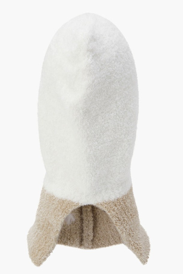 여성 탁텔 바라클라바 (DP42WFWMO8)는 부드러운 촉감의 폴리에스터 탁텔 소재로 제작되어 보온성을 극대화한 겨울 바라클라바입니다. 깊은 모자 깊이와 얼굴 전체를 커버하는 디자인으로, 추운 날씨에도 따뜻하게 보호해줍니다. 무지 디자인으로 스포티, 미니멀, 캐주얼 등 다양한 스타일 연출에 용이하며, 등산, 겨울 스포츠, 겨울 데일리룩, 피트니스룩 등 폭넓은 TPO에 활용 가능합니다. IVYG, LBLG 두 가지 색상으로 만나보세요.
