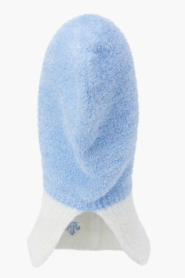 여성 탁텔 바라클라바 (DP42WFWMO8)는 겨울철 스포츠 및 아웃도어 활동에 적합한 여성용 바라클라바입니다. 부드러운 촉감의 탁텔 폴리에스터 소재로 제작되어 보온성을 높였으며, 깊은 모자 깊이로 얼굴 전체를 따뜻하게 감싸줍니다. 무지 디자인에 아이비그린(IVYG)과 라이트블루그레이(LBLG) 두 가지 색상으로 출시되어 겨울 데일리룩, 등산룩, 캠핑룩 등 다양한 스타일에 활용할 수 있습니다. 캐주얼, 미니멀, 고프코어 스타일을 즐겨 입는 여성에게 추천하는 겨울 필수템입니다.
