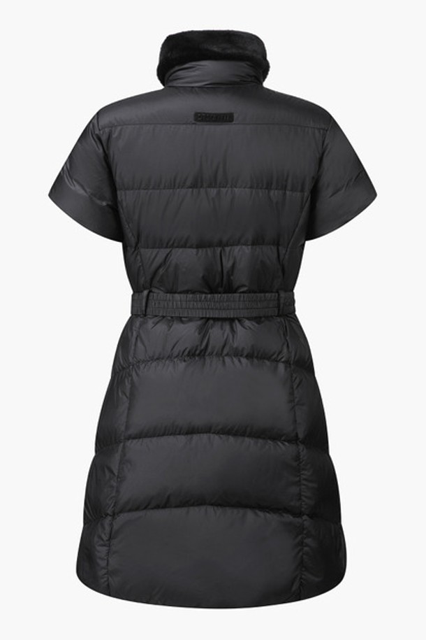 여성 반팔 롱다운 점퍼 (DP42WFDVO3)는 겨울철 데일리룩을 위한 베이직 스타일의 롱다운 점퍼입니다. 블랙과 카키 두 가지 색상으로 출시되었으며, 무지 디자인으로 어떤 옷에도 쉽게 매치할 수 있습니다. 넉넉한 기장의 롱다운으로 보온성을 높였으며, 집업 스타일로 간편하게 착용 가능합니다. 카라 부분의 퍼 디테일이 특징이며, 거위솜털 90%와 거위깃털 10%의 충전재를 사용하여 따뜻함을 제공합니다. 나일론과 폴리에스터 소재로 제작되었으며, 안감은 나일론입니다.
