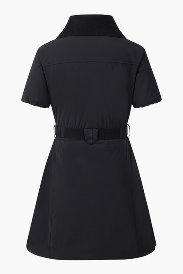 여성 카라 니트 신슐레이트 원피스 (DP32WFDJ93)는 겨울철 골프룩과 데일리룩으로 활용하기 좋은 스포티 스타일의 블랙 원피스입니다. 나일론, 폴리우레탄, 아크릴, 울, 폴리에스터 등 다양한 소재를 사용하여 보온성을 높였습니다. 반소매 기장의 두꺼운 두께감과 레귤러핏으로 편안한 착용감을 제공하며, 카라 디자인과 지퍼 여밈 방식으로 세련된 느낌을 더했습니다. 특히, 신슐레이트 충전재를 사용하여 가볍고 따뜻하며 발수, 방풍, 보온 기능을 갖춰 추운 날씨에도 쾌적하게 활동할 수 있습니다.
