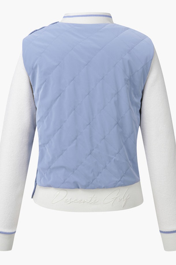 **여성 하이브리드 방풍 스웨터 (DP42WFKPO3)**는 골프 및 겨울 데일리룩에 적합한 여성용 상의입니다. 스포티하고 미니멀한 스타일로, 가을과 겨울 시즌에 착용하기 좋습니다. 폴리에스터, 레이온, 울, 나일론, 폴리우레탄 등 다양한 소재가 혼합되어 제작되었으며, 하이넥 디자인과 레귤러 핏을 갖추고 있습니다. 두꺼운 두께감과 안감, 그리고 방풍 기능으로 추운 날씨에도 따뜻하게 활동할 수 있습니다. 무지 패턴의 긴소매 스웨터로, 하이브리드 디자인과 폴리에스터 충전재가 특징입니다.
