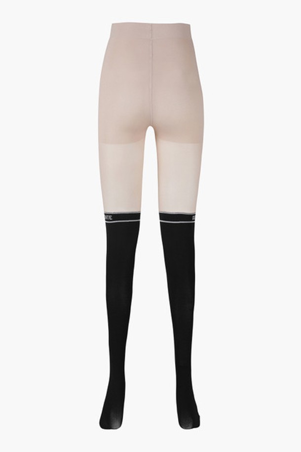 여성 투톤 보카시 포인트 니삭스 스타킹 (DP32WFET82)는 골프룩에 적합한 여성용 스타킹입니다. 블랙과 화이트 두 가지 색상으로 출시되었으며, 봄, 여름, 가을 시즌에 착용하기 좋습니다. 나일론, 폴리에스터, 폴리우레탄 혼방 소재로 제작되었으며, 50데니아 두께로 비침이 적습니다. UV 차단 기능과 니삭스 일체형 디자인, 골조직 사이드라인, 슬림 라인이 특징이며, 미니멀, 클래식, 스포티한 스타일을 연출할 수 있습니다.
