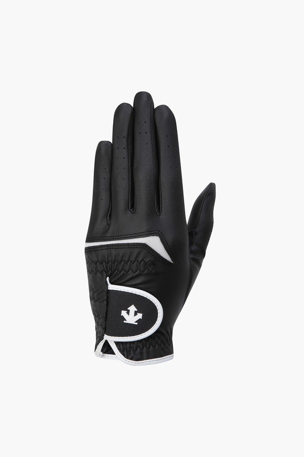 여성 VP7 왼손 골프 장갑 (DP32WFGL81)은 뛰어난 기능성과 스타일을 갖춘 여성 골퍼를 위한 필수 아이템입니다. 합성가죽, 나일론, 폴리우레탄을 사용하여 제작되었으며, 견고하면서도 유연한 착용감을 제공합니다. 왼손 착용용으로, VP7 원단을 사용하여 땀 흡수 및 통기성을 극대화하여 쾌적한 라운딩을 돕습니다. 내부 및 외부 공기 순환 기능을 통해 장시간 착용에도 쾌적함을 유지하며, 스포티, 클래식, 미니멀한 골프룩에 모두 잘 어울립니다. 블랙&그레이(BLKG), 블랙&화이트(BWTG) 두 가지 색상으로 출시되었습니다.
