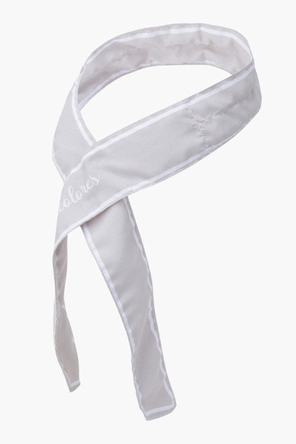 여성 레터링 냉감 스카프 (GP222LSA41)는 골프 및 스포츠 활동에 적합한 여름용 스카프입니다. 라이트베이지와 화이트 두 가지 색상으로 제공되며, 레터링과 로고 패턴이 특징입니다. 폴리에스터 소재로 제작되어 부드러운 촉감을 선사하며, 구김이 적고 내구성이 뛰어나 오랫동안 사용 가능합니다. 물에 적시면 냉매가 부풀어 시원함을 유지하는 냉감 기능과 속건 기능을 갖춰 쾌적한 착용감을 제공합니다. 사이즈는 FREE로 누구나 편안하게 착용할 수 있습니다.
