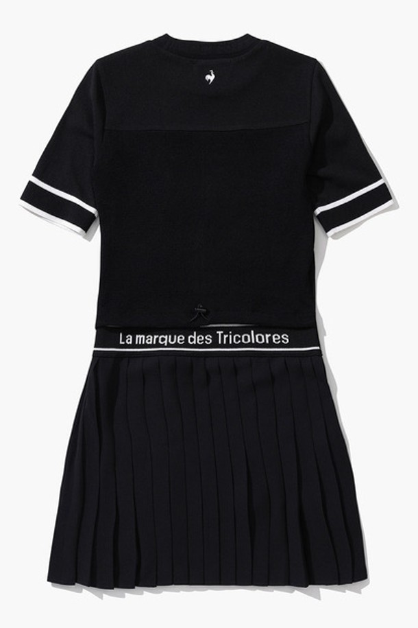 여성 반팔 니트 플리츠 원피스 (GP222LOP41)는 봄, 여름 시즌에 골프 및 일상에서 활용하기 좋은 여성용 원피스입니다. 부드러운 촉감의 폴리에스테르, 레이온, 나일론 혼방 소재로 제작되었으며, 얇은 두께감으로 시원하게 착용할 수 있습니다. 라운드넥 디자인에 반소매 기장, 플리츠 스커트와 니트 상의의 조화가 스포티하면서도 캐주얼한 스타일을 연출합니다. 허리 레터링 밴드 디테일과 투웨이 원사를 사용하여 활동성을 높였으며, 레귤러핏으로 편안한 착용감을 선사합니다. 블랙 색상의 무지 패턴으로 미니멀한 매력을 더했습니다.
