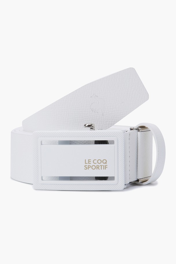 남성 로고 자동 벨트 (GP121MBE11)는 골프룩에 잘 어울리는 클래식하고 미니멀한 디자인의 벨트입니다. 블랙(BLCK)과 화이트(WHTE) 두 가지 색상으로 제공되며, 소가죽과 합성가죽을 사용하여 제작되었습니다. 버클 여밈 방식의 자동 벨트로, 사이즈 조절이 용이하며 폭 3.5cm, 총길이 118.5cm(버클 포함)입니다. 벨트 전면에 로고 장식이 더해져 세련된 포인트를 더합니다.
