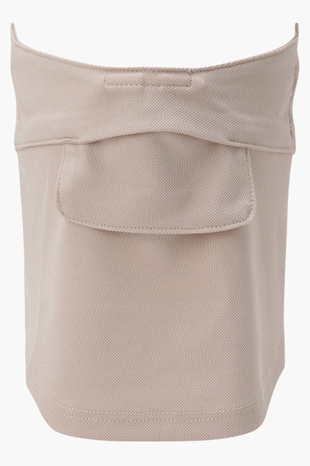 여성 메쉬 페이스 마스크 (DP22WFCM41)는 골프룩에 어울리는 미니멀, 캐주얼, 스포티 스타일의 마스크입니다. 시원한 냉감 기능을 제공하며, 코 부분 와이어 내장으로 편안한 착용감을 선사합니다. 무지 디자인에 BWTG, SKNG 색상으로 구성되어 다양한 스타일에 매치하기 좋습니다. 폴리에스터 소재의 메쉬 안감으로 통기성을 높였으며, 가로 61.5cm, 세로 17cm의 FR 사이즈로 제작되었습니다. 제품 구성은 마스크 1개입니다.
