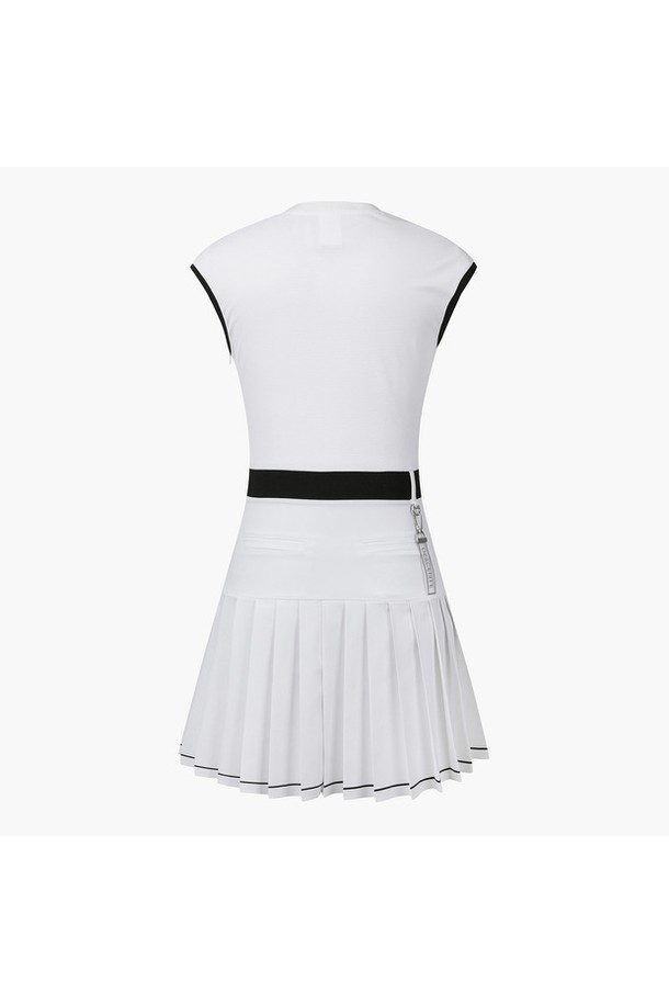 여성 하이넥 하이브리드 원피스 (DP22WFOP51)는 스포티한 스타일과 미니멀한 디자인이 돋보이는 여름 원피스입니다. 부드러운 촉감의 폴리에스터, 면, 폴리우레탄 혼방 소재로 제작되어 흡습속건 및 냉감 기능을 제공합니다. A라인 플리츠 스커트와 민소매 디자인으로 활동성을 높였으며, 하이넥과 무지 패턴이 세련된 느낌을 더합니다. 휴가룩 또는 러닝룩으로 활용하기 좋으며, 레귤러핏으로 편안하게 착용 가능합니다. BLKG, BWTG 두 가지 색상으로 만나보세요.
