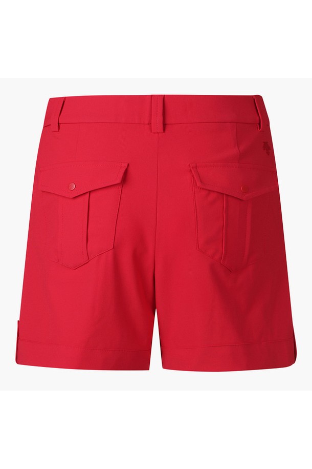 여성 버뮤다 숏팬츠 (DP22WFSP52)는 여름 시즌, 골프 및 스포츠 활동에 적합한 레귤러핏 반바지입니다. 가볍고 얇은 두께의 폴리에스터 및 폴리우레탄 혼방 소재로 제작되어 편안한 착용감을 제공합니다. 무지 디자인에 BWTG, RRDG 두 가지 컬러로 출시되었으며, 스포티, 캐주얼, 미니멀 스타일을 연출할 수 있습니다. XS, S, M, L 사이즈로 만나볼 수 있으며, 2024년 03월 베트남에서 제조되었습니다. 휴가룩, 여름 바캉스룩에도 활용하기 좋습니다.
