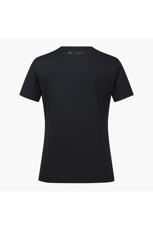 여성 이니셜 라운드넥 반팔 티셔츠 (DP22WFNS44)는 봄, 여름 시즌에 골프 및 일상에서 활용하기 좋은 상의입니다. 부드러운 촉감의 폴리에스터, 폴리우레탄 혼방 소재로 제작되어 얇고 편안한 착용감을 제공합니다. 라운드넥, 레귤러핏 디자인에 가슴 부분 데상트 골프 이니셜 프린트가 스포티한 무드를 더합니다. 다양한 스타일에 매치하기 용이한 베이직한 디자인으로, 골프룩을 비롯한 폭넓은 코디에 활용할 수 있습니다. BLKG, LPKG, OWHG 세 가지 색상으로 출시되었습니다.
