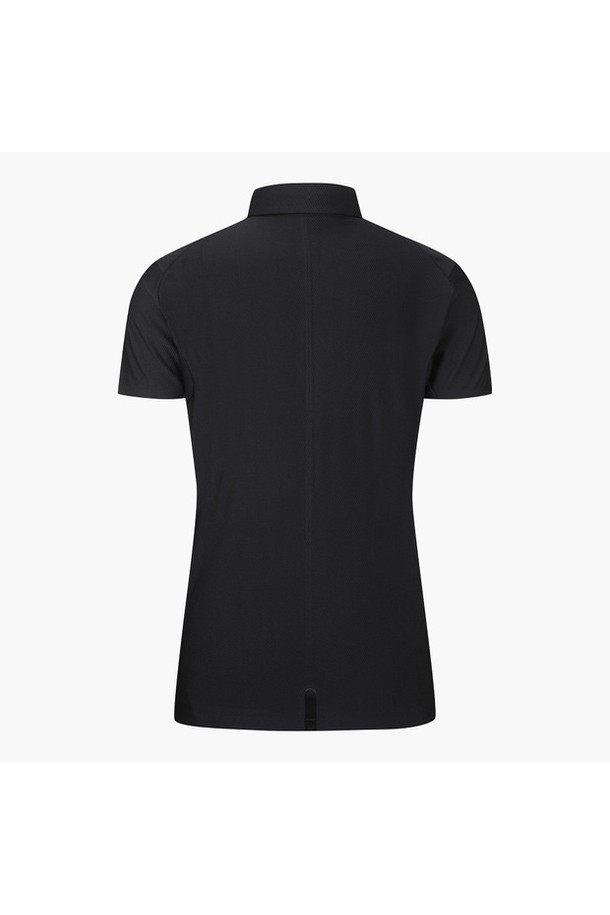 [g-arc collection] 남성 허니콤 트리코트 티셔츠 (DP21MFTS4D)는 스포티한 스타일의 남성 골프 티셔츠입니다. 흡습속건 기능과 UV 차단 기능으로 쾌적한 착용감을 제공하며, 4WAY STRETCH 소재를 사용하여 활동성을 높였습니다. 얇은 두께의 레귤러핏 반소매 카라넥 티셔츠로, 허니콤 패턴이 돋보이는 디자인입니다. 여름철 골프룩에 적합하며, 블랙 컬러로 어떤 하의에도 잘 어울립니다.
