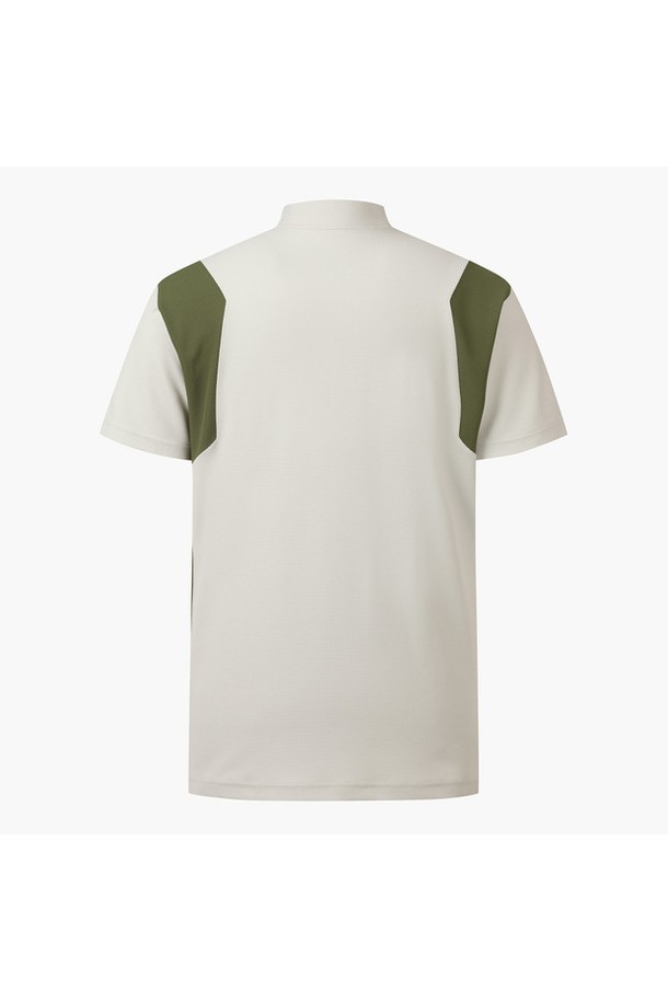 남성 모크넥 반팔 티셔츠 (DP12MFTS36)는 스포티한 스타일의 골프룩 연출에 적합한 제품입니다. 일본 수입 소재를 사용하여 부드러운 촉감과 잔잔한 조직감을 느낄 수 있으며, 흡습 및 신축성이 뛰어납니다. 레귤러 핏의 반소매 디자인으로 활동성을 높였으며, DNVG, LTBG, ORGG 세 가지 색상으로 출시되었습니다. 얇은 두께감과 모크넥 디자인, 배색 패턴이 특징입니다. 여름 시즌에 시원하고 편안하게 착용할 수 있습니다.
