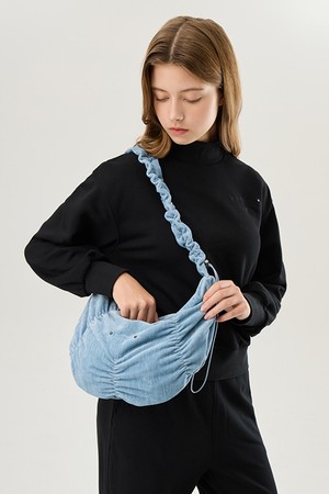 여성 벨벳 호보 크로스백 블루(QP322WBG94)