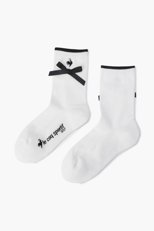 여성 리본 장식 미들 삭스 (GQ122LSO31)는 골프룩, 캐주얼, 걸리시, 미니멀 스타일을 위한 양말입니다. 면, 나일론, 폴리우레탄, 폴리에스터 혼방 소재로 제작되어 사계절 내내 착용 가능합니다. 블랙, 핑크 두 가지 색상으로 제공되며, 발길이 23~25cm에 적합합니다. 리본 장식 디테일이 돋보이는 미들 길이의 단품 양말로, 여성스러운 포인트를 더합니다. 일상생활과 골프 라운딩 시 모두 활용할 수 있습니다.
