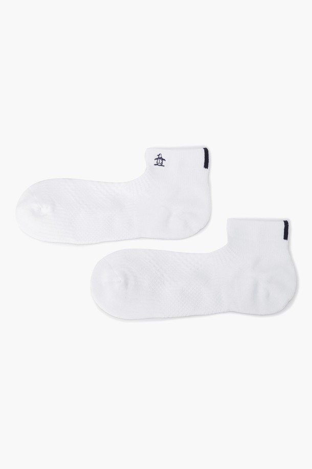 남성 서포트 L자형 앵클 삭스 화이트(MQ111MSO21)는 골프 및 일상 활동에 적합한 남성용 양말입니다. L자형 디자인과 인체공학적 구조가 발을 편안하게 감싸주며, 앵클 길이로 제작되어 활동성을 높였습니다. 부드러운 바닥 파일과 적당한 두께감으로 우수한 착용감을 제공하며, 사계절 내내 활용 가능합니다. 무지 디자인에 화이트 및 네이비 컬러로 출시되어 미니멀, 캐주얼, 스포티한 스타일을 연출하기 좋습니다. 면, 나일론, 아크릴, 폴리에스터, 폴리우레탄 등 다양한 소재를 사용하여 내구성과 기능성을 동시에 갖췄습니다.
