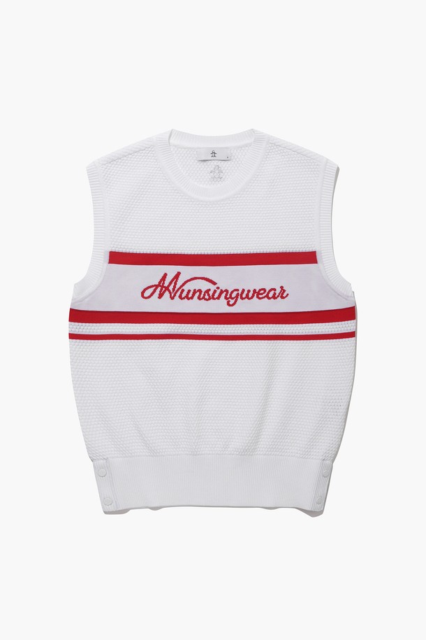 여성 썸머 니트 베스트 화이트(MQ222LKV42)는 여름 시즌에 시원하게 착용할 수 있는 여성용 니트 베스트입니다. 폴리에스터 소재로 제작되어 가볍고 얇은 두께감으로 편안한 착용감을 선사합니다. 라운드넥에 민소매 디자인으로 활동성을 높였으며, 스포티하면서도 캐주얼한 스트라이프 패턴이 돋보입니다. 골프 및 일상복으로 활용 가능하며, 레귤러 핏으로 안정적인 핏을 제공합니다. 특히 골프웨어 스타일로 디자인되어 필드 위에서도 스타일리시함을 놓치지 않습니다.
