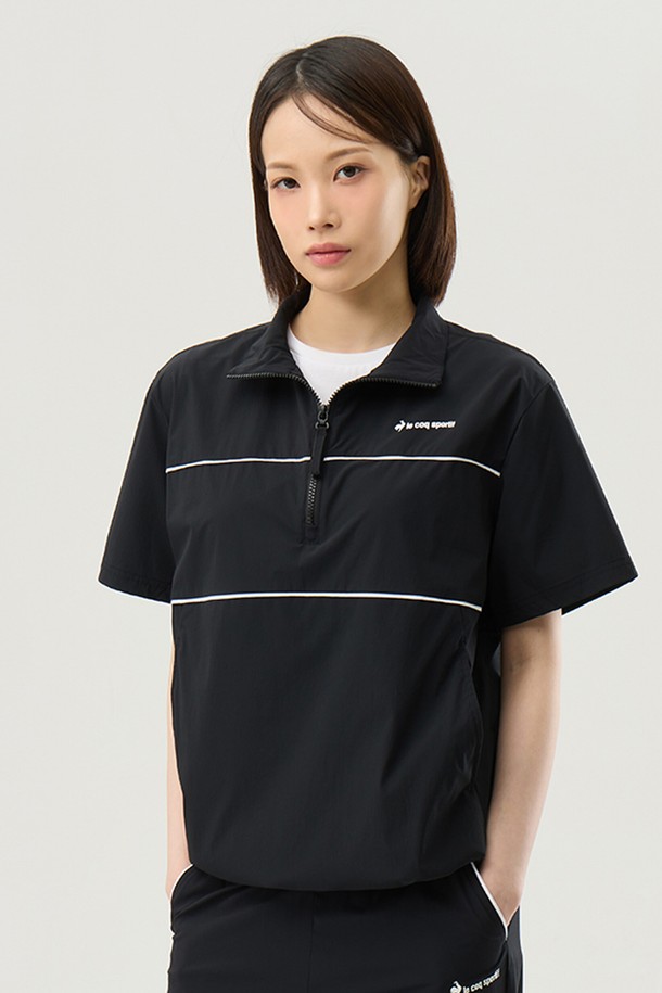 유니 씬플렉스 루즈핏 반팔 아노락 재킷 - 블랙(QQ223LJK52)은 캐주얼, 스포티한 스타일을 연출하기 좋은 아노락입니다. 얇고 가벼운 두께의 나일론, 폴리우레탄 혼방 소재로 제작되어 봄, 여름철에 시원하게 착용할 수 있습니다. 발수, 방풍 기능을 갖춰 변덕스러운 날씨에도 유용하며, 루즈핏과 오버핏으로 편안한 착용감을 선사합니다. 스탠넥 디자인, 파이핑 포인트, 밑단 스트링 디테일이 돋보이며, 일상, 캐주얼, 여행 등 다양한 TPO에 활용 가능합니다. 블랙, 아이보리, 카키, 핑크 등 다채로운 컬러 옵션으로 만나보세요.
