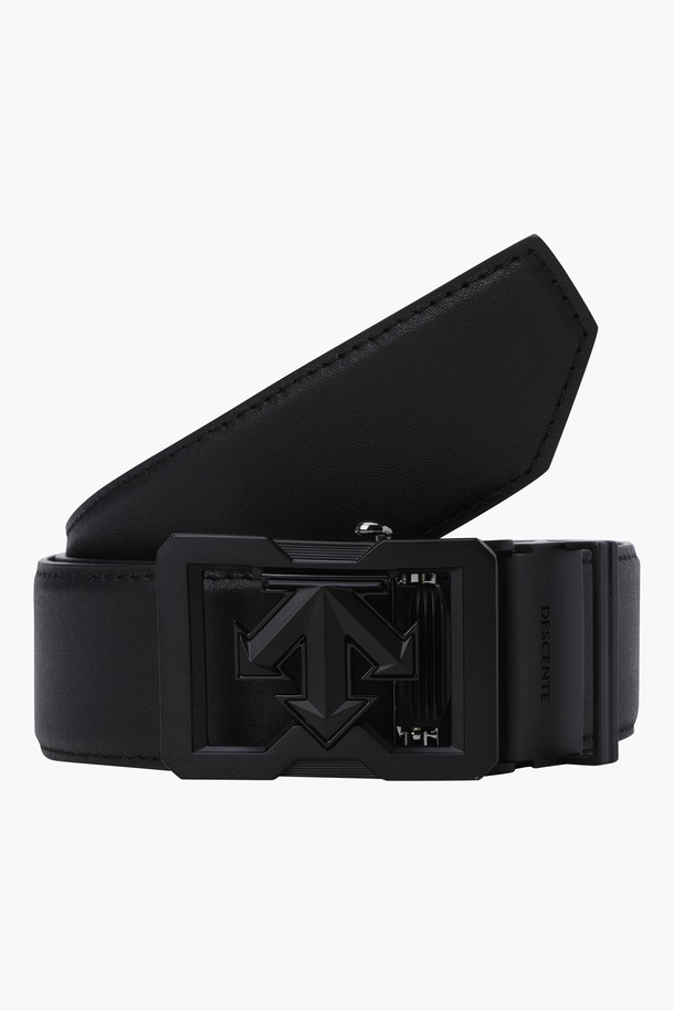 데상트골프 남성 기본 반자동 벨트 (DQ32MFBT71)는 프리미엄 천연 소가죽과 합성가죽을 사용하여 제작되었습니다. 골프룩, 클래식, 미니멀 스타일을 추구하는 남성을 위한 시그니처 아이템으로, 무지 디자인에 반자동 버클 장식이 특징입니다. BLKG, BWTG, LGYG 세 가지 색상으로 제공되며, 버클 여밈 방식으로 간편하게 착용 가능합니다. 필드 위에서 당신의 스타일을 완성해 줄 데상트골프 벨트를 만나보세요.
