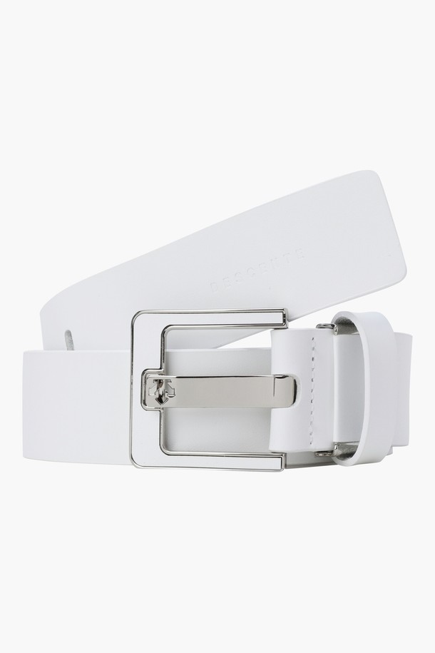 여성 골프룩에 완벽하게 어울리는 심플 벨트 (DQ32WFBT72)입니다. 부드러운 터치감의 천연 소가죽 소재로 제작되어 편안한 착용감을 선사하며, 클래식하고 미니멀한 디자인으로 다양한 스타일에 매치하기 좋습니다. 폭 3cm, 총길이 100cm의 비조 벨트로, 버클 여밈 방식입니다. 화이트와 블랙 두 가지 색상으로 출시되어 취향에 따라 선택할 수 있습니다. 골프 라운딩 시 세련된 스타일을 연출해보세요.
