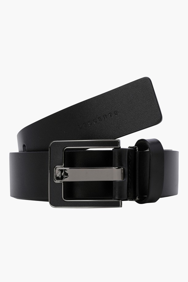 여성 심플 벨트 (DQ32WFBT72)는 부드러운 천연 소가죽 소재로 제작되어 유연한 터치감을 선사합니다. 화이트, 블랙 두 가지 색상으로 출시되어 다양한 골프룩에 코디하기 용이합니다. 심플한 디자인과 무지 패턴으로 클래식하고 미니멀한 스타일을 연출하며, 버클 여밈 방식으로 간편하게 착용할 수 있습니다. 벨트 사이즈 조절이 가능하여 편안한 착용감을 제공하며, 골프 활동 시 스타일리시함을 더해줍니다.
